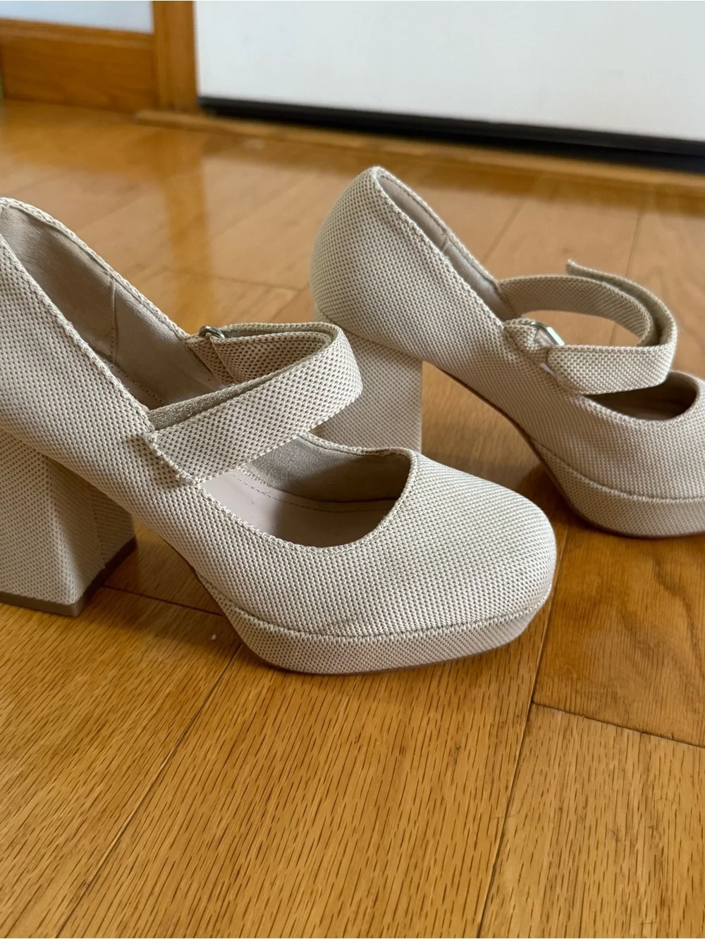 Tan beige fabric Mary Jane shoes platform heels size 6 .